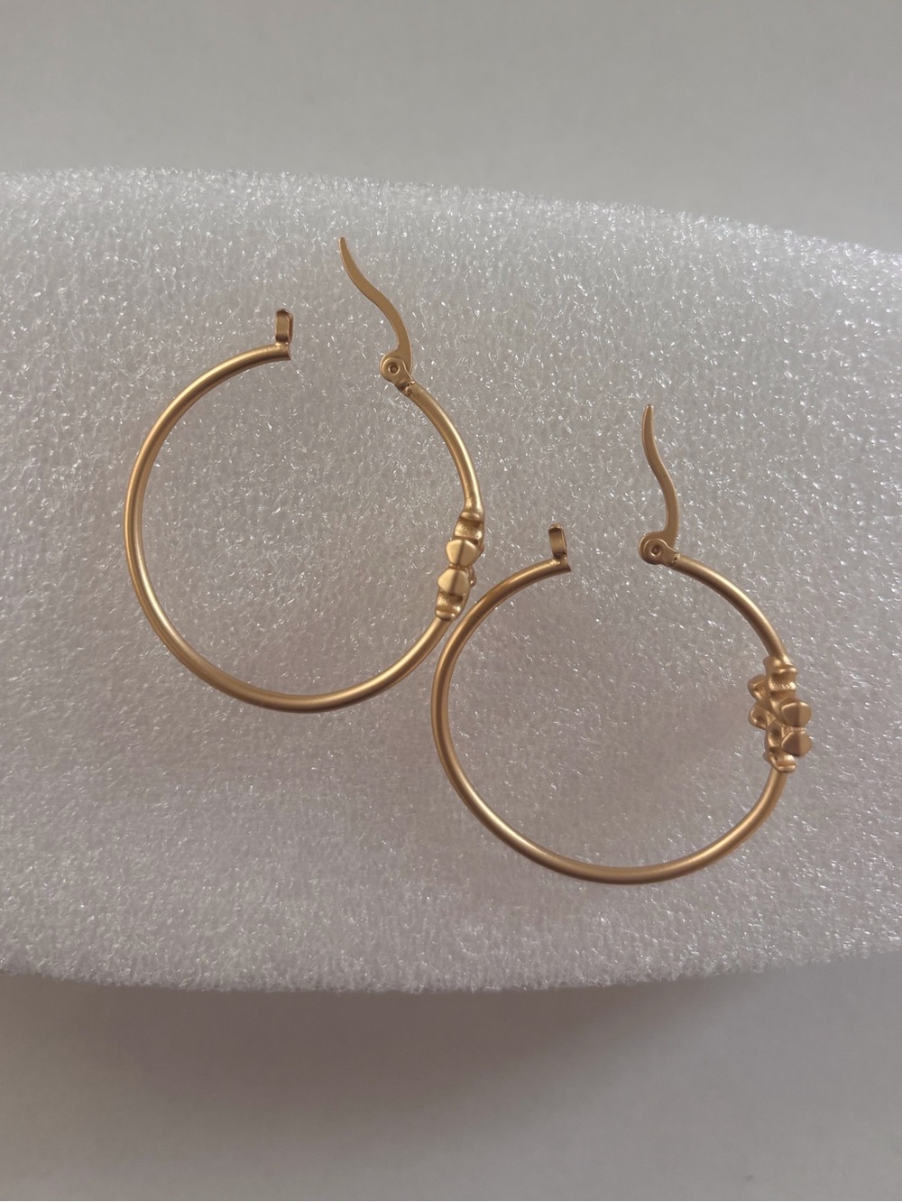 NWOT Tory Burch Eleanor Hoop Earring - Picture 4 of 4
